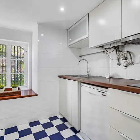 In The Heart Of Alfama *